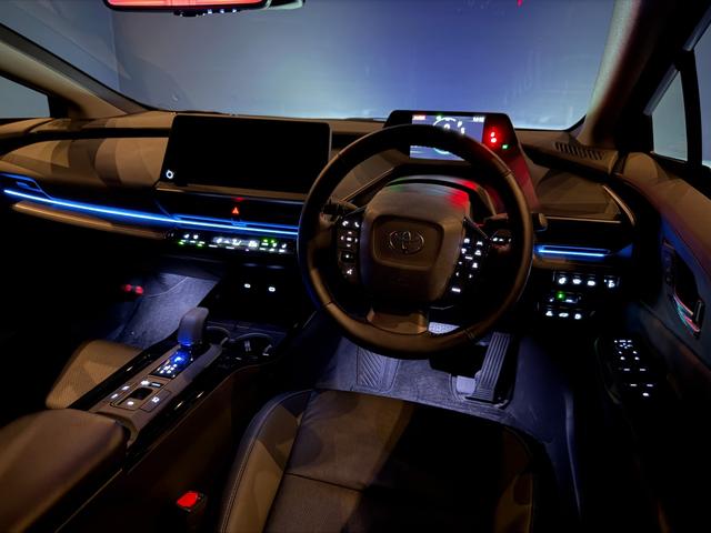 プリウス Z モデリスタフルエアロ/シグネチャーイルミ/パノラマルーフ/デジタルインナーミラー/置くだけ充電/12.3インチナビ/走行中TV視聴可/D席パワーシート/シートヒーター&クーラー/BMS/ETC2.0/(46枚目)
