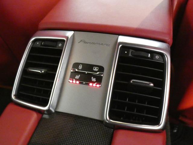 パナメーラ ＧＴＳ　後期型　スポーツクロノＰＫＧ　赤革　前後Ｓヒーター　カーボンインテリアＰＫＧ　１８ＷＡＹシート　バイキセノンＨＬ　純正ＳＤナビ地デジ　Ｂカメラ＆ＰＡＳ　ＢＯＳＥサウンド　クルコン　ＰＡＳＭエアサス　スポエグ　電動Ｒゲート　純正２０ＡＷ　禁煙　正規Ｄ車（35枚目）
