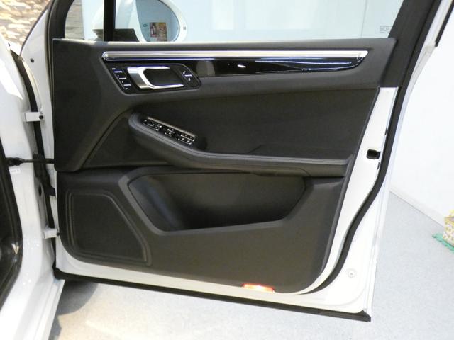 マカン マカンＧＴＳ　スポーツクロノＰＫＧ　パノラマＳＲ　黒革　Ｓヒーター　３ゾーンＡＣ　１８ｗａｙシート　ＬＥＤライト（ＰＤＬＳ＋）　ＬＤＷ　ＡＣＣ　ＰＣＭナビ地デジ　Ｂカメラ＆ＰＡＳ　エントリーＤ　ＰＡＳＭ　スポエグ　電動Ｒゲート　純正２０ＡＷ　禁煙　正規Ｄ車（38枚目）