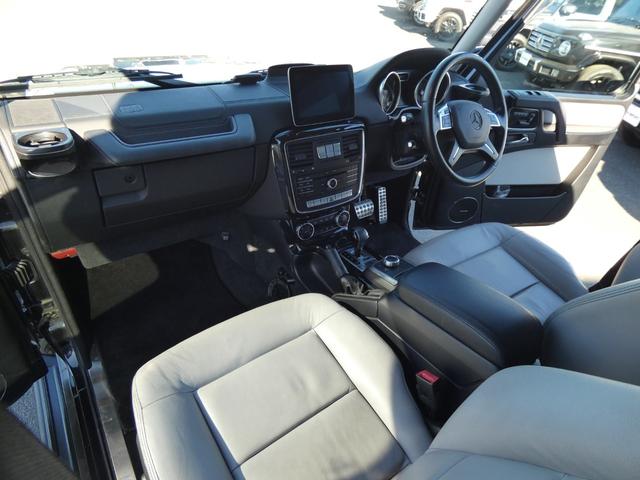 Ｇクラス Ｇ３５０ｄ　後期最終型　ＬＵＸ－ＰＫＧ　ブラックアウトカスタム　アイボリー革　ＳＲ　ディストロニックプラス　ｈａｒｍａｎ／ｋａｒｄｏｎ　全席シートＨ　カープレイ対応　純正ＨＤＤナビ地デジＢカメラ　純正１８ＡＷ（黒塗装）　禁煙　正規Ｄ車（12枚目）