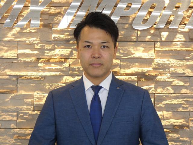 アビックスインポート鶴ヶ島インター店　店長の郡司　直人（グンジ　ナオト）と申します。この度は弊社取扱い車両をご覧頂き誠に有難う御座います。お問い合わせご来店心よりお待ち申し上げております
