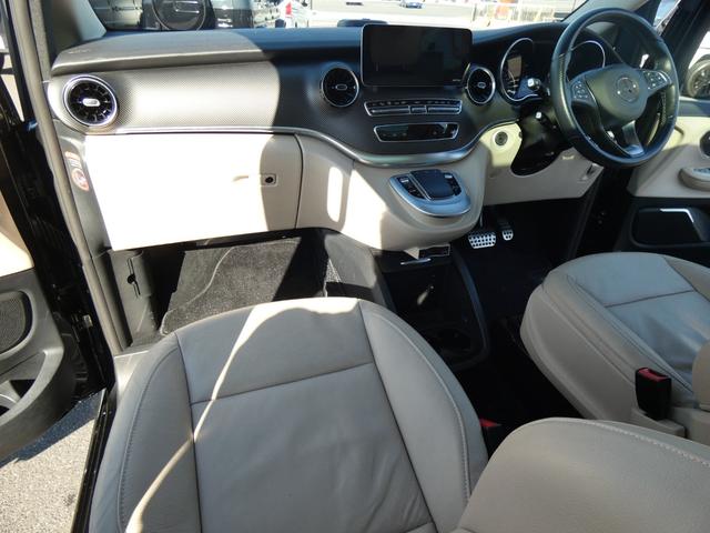 Ｖクラス Ｖ２２０ｄ　アバンギャルド　ロング　ＡＭＧライン　後期型　エクスクルーシブシートＰＫＧ　パノラマＳＲ　レーダーＳＦ　ベージュ革　リアエアコン　純正ＭＢＵＸナビ地デジ３６０°カメラ　後席ツインモニター　Ｂｕｒｍｅｓｔｅｒ　ＡＭＧ１９ＡＷ　禁煙　正規Ｄ車（18枚目）