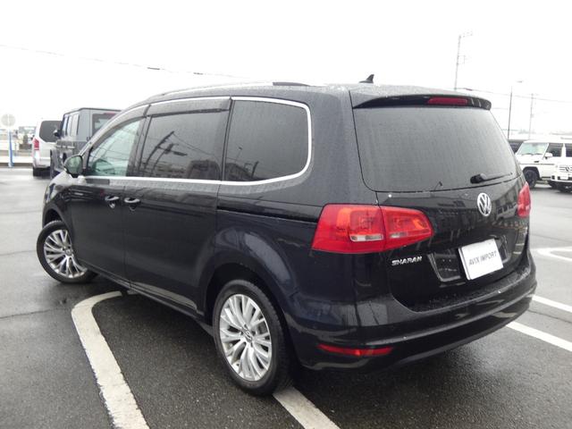 シャラン TSI ハイラインブルーモーションテクノロジー 黒半革 シートヒーター 社外ディスプレイオーディオ Bカメラ 社外デジタルインナーミラー クルコン 後席フリップダウンモニター 電動リアゲート 純正17インチAW 禁煙 正規D車(5枚目)