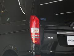 Ｖクラス特有の使用感はとても少なく心地よい禁煙車輌に便利な７人乗り！！　内装は高級感漂うブラックハーフレザーインテリアに 4