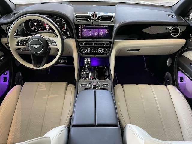 ベンテイガ 　Ｖ８　４ＷＤ　Ｎａｉｍ　Ｍｕｌｌｉｎｅｒ　フロントプロテクション　Ｍｕｌｌｉｎｅｒドライビングスペック　ツーリングスペック２２インチブラック＆ブライトマシンホイール　フロントシートコンフォートスペック（10枚目）