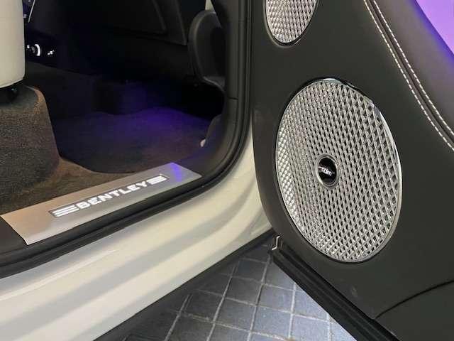 ベンテイガ 　Ｖ８　４ＷＤ　Ｎａｉｍ　Ｍｕｌｌｉｎｅｒ　フロントプロテクション　Ｍｕｌｌｉｎｅｒドライビングスペック　ツーリングスペック２２インチブラック＆ブライトマシンホイール　フロントシートコンフォートスペック（16枚目）