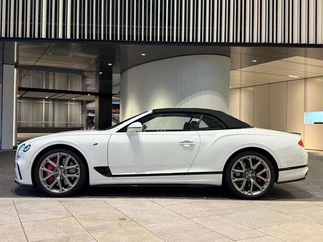 コンチネンタル ＧＴコンバーチブル　Ｖ８　４ＷＤ　Ｓ　ツーリング　スタイリングスペック　ツーリングスペック　ローティングディスプレイダイヤモンドナーリング　ムードライティング　コントラストステッチ　カラースペック　ＬＥＤウェルカムランプ（9枚目）