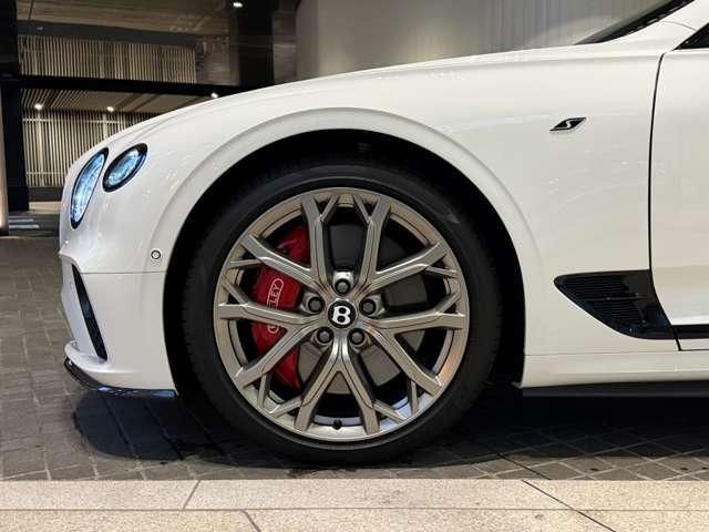 コンチネンタル ＧＴコンバーチブル　Ｖ８　４ＷＤ　Ｓ　ツーリング　スタイリングスペック　ツーリングスペック　ローティングディスプレイダイヤモンドナーリング　ムードライティング　コントラストステッチ　カラースペック　ＬＥＤウェルカムランプ（32枚目）