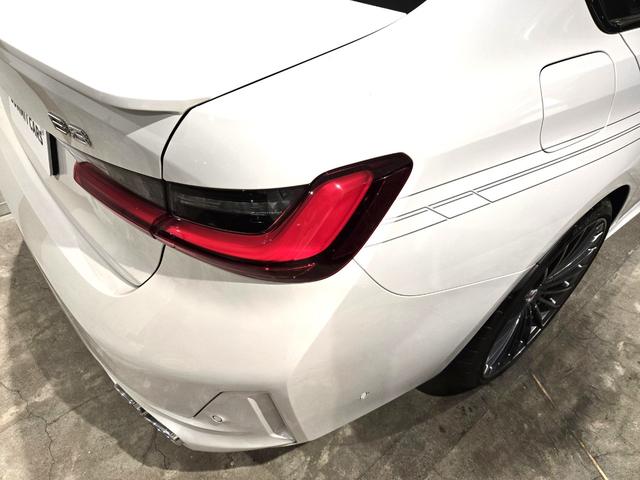 B3 リムジン オールラッド ALPINA Safetyパッケージ/コックピットプロフェッショナル(ヘッドアップディスプレイ)/メリノフルレザーブラック+レザーダッシュボード/カーボンルーフ/アルピナクラシック20inchAW(8枚目)