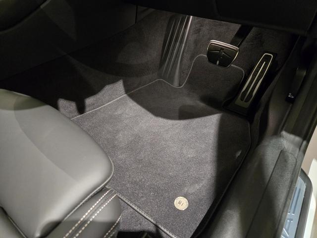 B3 リムジン オールラッド ALPINA Safetyパッケージ/コックピットプロフェッショナル(ヘッドアップディスプレイ)/メリノフルレザーブラック+レザーダッシュボード/カーボンルーフ/アルピナクラシック20inchAW(42枚目)