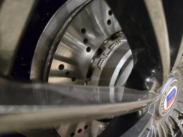 B3 リムジン オールラッド ALPINA Safetyパッケージ/コックピットプロフェッショナル(ヘッドアップディスプレイ)/メリノフルレザーブラック+レザーダッシュボード/カーボンルーフ/アルピナクラシック20inchAW(66枚目)