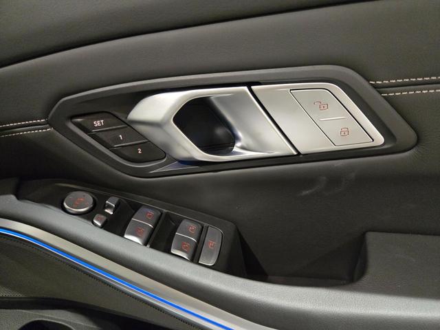 B3 リムジン オールラッド ALPINA Safetyパッケージ/コックピットプロフェッショナル(ヘッドアップディスプレイ)/メリノフルレザーブラック+レザーダッシュボード/カーボンルーフ/アルピナクラシック20inchAW(79枚目)