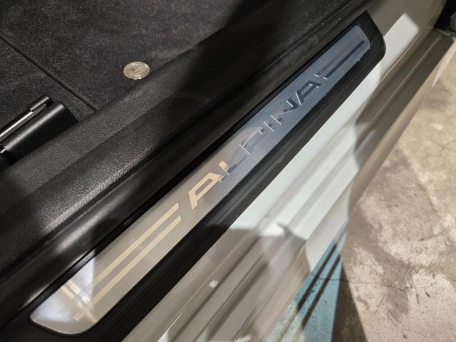 B3 リムジン オールラッド ALPINA Safetyパッケージ/コックピットプロフェッショナル(ヘッドアップディスプレイ)/メリノフルレザーブラック+レザーダッシュボード/カーボンルーフ/アルピナクラシック20inchAW(80枚目)