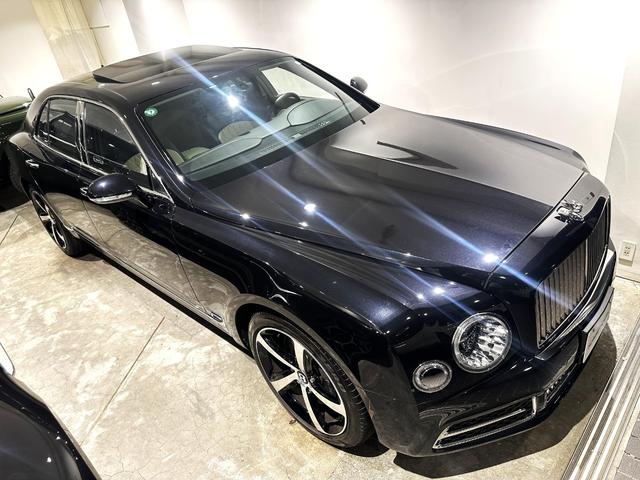 ミュルザンヌ スピード サンルーフ プレミアムスペック(フライングBマスコット/ジュエルフューエルキャップ/パワートランク/専用アンブレラ2本/バレットキー/収納ポケット)/デュオトーンインテリア(リネン/ベルーガ) /ウッドテーブル(5枚目)