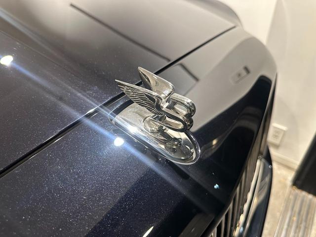 ミュルザンヌ スピード サンルーフ プレミアムスペック(フライングBマスコット/ジュエルフューエルキャップ/パワートランク/専用アンブレラ2本/バレットキー/収納ポケット)/デュオトーンインテリア(リネン/ベルーガ) /ウッドテーブル(16枚目)