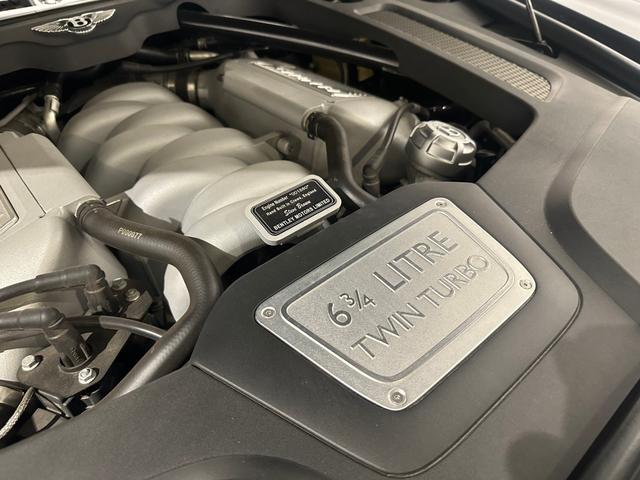 ミュルザンヌ スピード サンルーフ プレミアムスペック(フライングBマスコット/ジュエルフューエルキャップ/パワートランク/専用アンブレラ2本/バレットキー/収納ポケット)/デュオトーンインテリア(リネン/ベルーガ) /ウッドテーブル(25枚目)