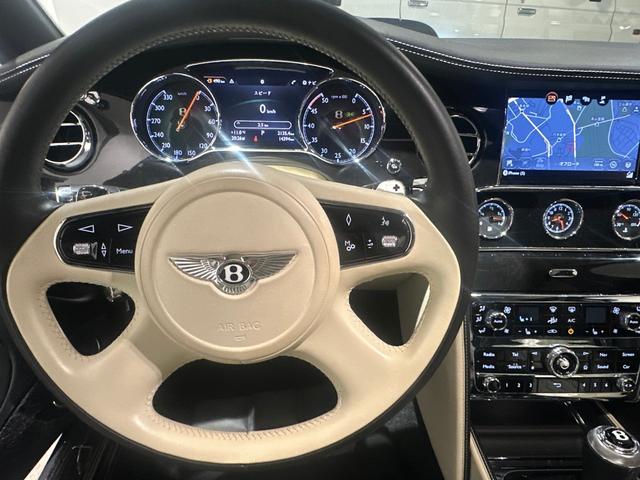 ミュルザンヌ スピード サンルーフ プレミアムスペック(フライングBマスコット/ジュエルフューエルキャップ/パワートランク/専用アンブレラ2本/バレットキー/収納ポケット)/デュオトーンインテリア(リネン/ベルーガ) /ウッドテーブル(29枚目)