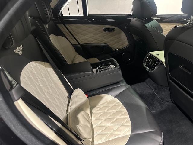 ミュルザンヌ スピード サンルーフ プレミアムスペック(フライングBマスコット/ジュエルフューエルキャップ/パワートランク/専用アンブレラ2本/バレットキー/収納ポケット)/デュオトーンインテリア(リネン/ベルーガ) /ウッドテーブル(33枚目)