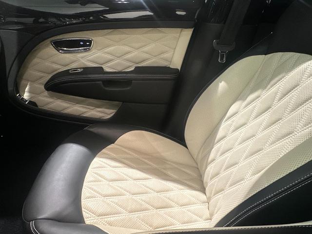 ミュルザンヌ スピード サンルーフ プレミアムスペック(フライングBマスコット/ジュエルフューエルキャップ/パワートランク/専用アンブレラ2本/バレットキー/収納ポケット)/デュオトーンインテリア(リネン/ベルーガ) /ウッドテーブル(43枚目)