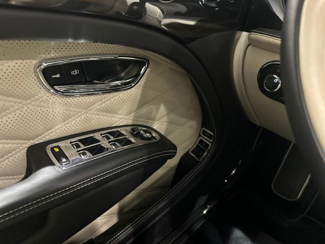 ミュルザンヌ スピード サンルーフ プレミアムスペック(フライングBマスコット/ジュエルフューエルキャップ/パワートランク/専用アンブレラ2本/バレットキー/収納ポケット)/デュオトーンインテリア(リネン/ベルーガ) /ウッドテーブル(47枚目)