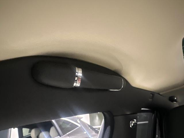 ミュルザンヌ スピード サンルーフ プレミアムスペック(フライングBマスコット/ジュエルフューエルキャップ/パワートランク/専用アンブレラ2本/バレットキー/収納ポケット)/デュオトーンインテリア(リネン/ベルーガ) /ウッドテーブル(55枚目)