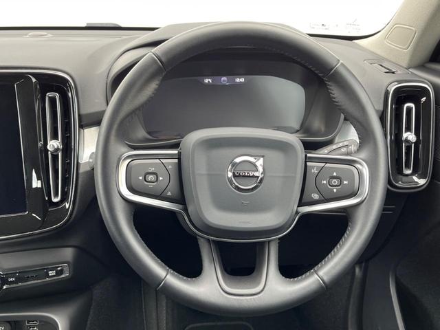 T4 モメンタム 認定中古車 インテリセーフ 360°ビューカメラ パイロットアシスト 純正9インチナビ 禁煙車 シートヒーター パワーシート Bluetooth フルセグTV パワーバックドア LEDヘッドライト(10枚目)