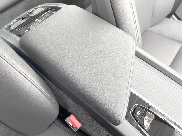 B4 モメンタム 認定中古車 黒革シート 360°ビューカメラ パイロットアシスト 純正9インチナビ 禁煙車 シートヒーター メモリー機能付きパワーシート Apple Car Play Bluetooth フルセグTV(32枚目)