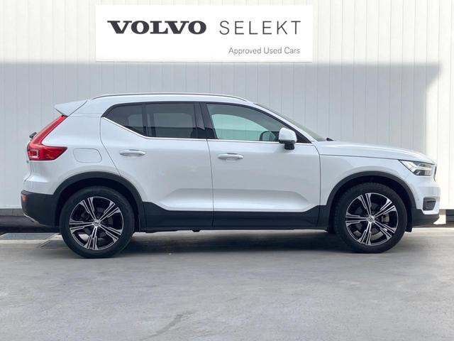 ＸＣ４０ Ｔ４　ＡＷＤ　インスクリプション　認定中古車　ｈａｒｍａｎ／ｋａｒｄｏｎ　赤革シート　３６０°ビューカメラ　純正９インチナビ　インテリセーフ　禁煙車　シートヒーター　メモリー機能付きパワーシート　フルセグＴＶ　ルーフレール　ＥＴＣ（18枚目）