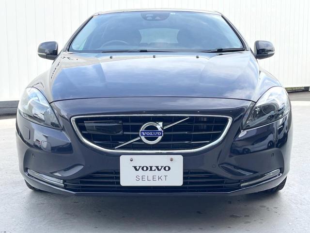 Ｖ４０ Ｄ４　ＳＥ　パノラマガラスルーフ　黒革シート　禁煙車　Ｂｌｕｅｔｏｏｔｈ　フルセグＴＶ　バックカメラ　純正ナビ　メモリー機能付きパワーシート　シートヒーター　ブラインドスポットインフォメーション　車線逸脱警報（17枚目）