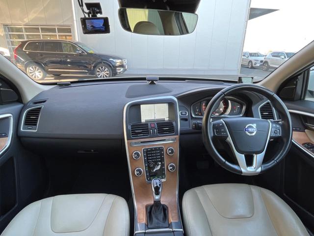 XC60 D4 クラシック 最終モデル サンルーフ 白革シート 純正ナビ バックカメラ 禁煙車 メモリー機能付きパワーシート シートヒーター Bluetooth パドルシフト パワーテールゲート BLIS ETC CD DVD(2枚目)