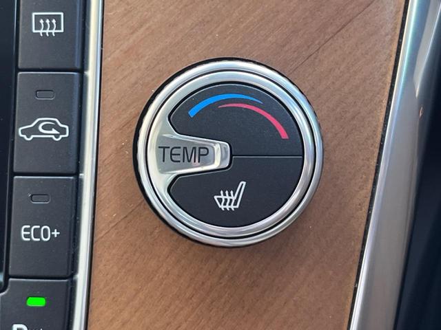 XC60 D4 クラシック 最終モデル サンルーフ 白革シート 純正ナビ バックカメラ 禁煙車 メモリー機能付きパワーシート シートヒーター Bluetooth パドルシフト パワーテールゲート BLIS ETC CD DVD(7枚目)