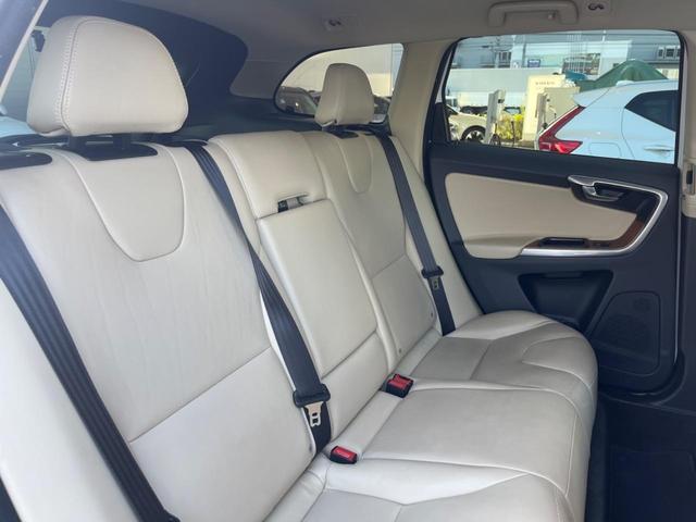 XC60 D4 クラシック 最終モデル サンルーフ 白革シート 純正ナビ バックカメラ 禁煙車 メモリー機能付きパワーシート シートヒーター Bluetooth パドルシフト パワーテールゲート BLIS ETC CD DVD(13枚目)