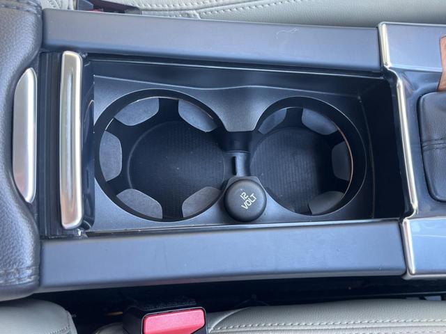 XC60 D4 クラシック 最終モデル サンルーフ 白革シート 純正ナビ バックカメラ 禁煙車 メモリー機能付きパワーシート シートヒーター Bluetooth パドルシフト パワーテールゲート BLIS ETC CD DVD(33枚目)