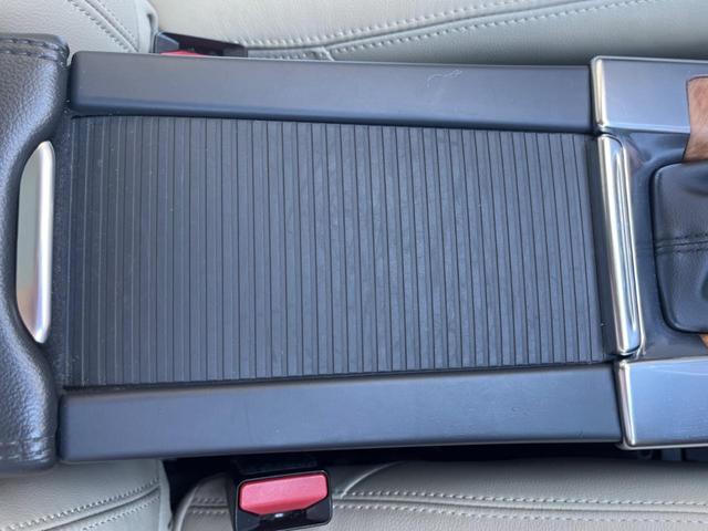 XC60 D4 クラシック 最終モデル サンルーフ 白革シート 純正ナビ バックカメラ 禁煙車 メモリー機能付きパワーシート シートヒーター Bluetooth パドルシフト パワーテールゲート BLIS ETC CD DVD(34枚目)