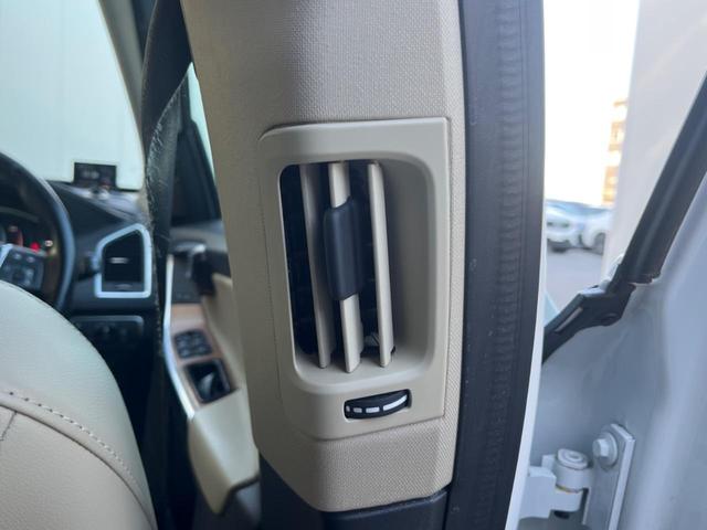 XC60 D4 クラシック 最終モデル サンルーフ 白革シート 純正ナビ バックカメラ 禁煙車 メモリー機能付きパワーシート シートヒーター Bluetooth パドルシフト パワーテールゲート BLIS ETC CD DVD(42枚目)