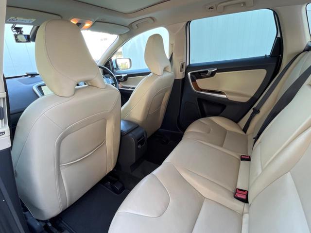 XC60 D4 クラシック 最終モデル サンルーフ 白革シート 純正ナビ バックカメラ 禁煙車 メモリー機能付きパワーシート シートヒーター Bluetooth パドルシフト パワーテールゲート BLIS ETC CD DVD(44枚目)