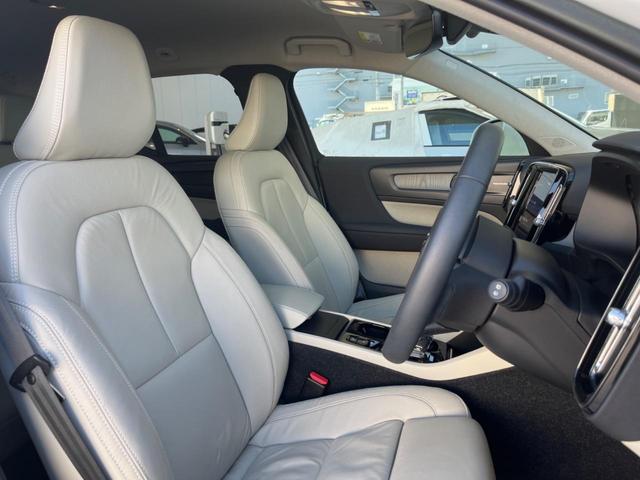 XC40 アルティメット B4 AWD 認定中古車 ワンオーナー harman/kardon Googleナビ 360°ビューカメラ 白革シート メモリー機能付きパワーシート シートヒーター 禁煙車 アダプティブクルーズコントロール(9枚目)