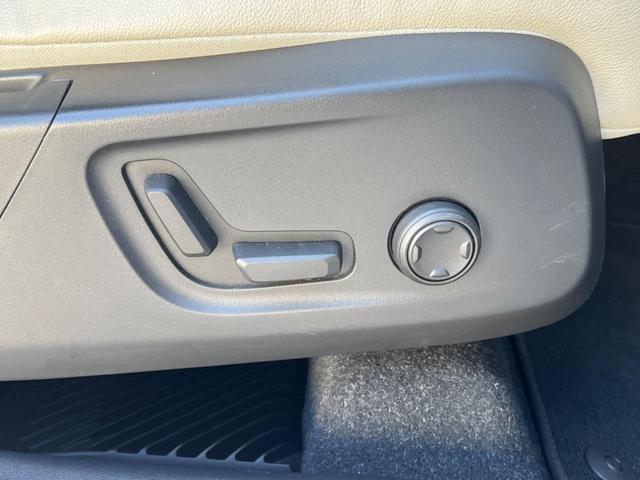 XC40 アルティメット B4 AWD 認定中古車 ワンオーナー harman/kardon Googleナビ 360°ビューカメラ 白革シート メモリー機能付きパワーシート シートヒーター 禁煙車 アダプティブクルーズコントロール(11枚目)