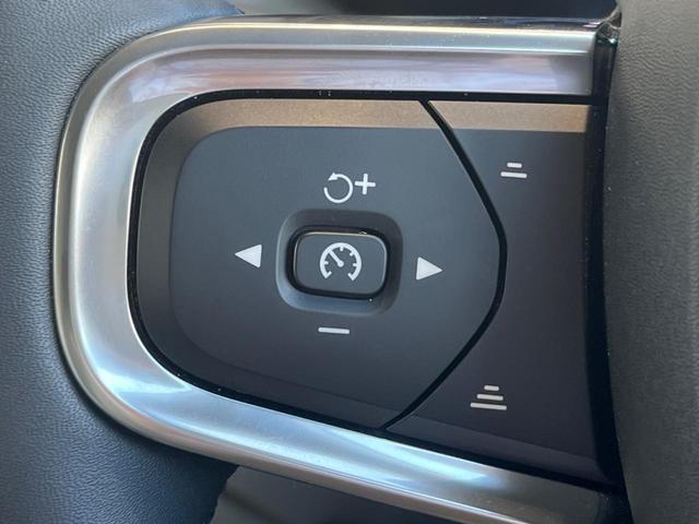 XC40 アルティメット B4 AWD 認定中古車 ワンオーナー harman/kardon Googleナビ 360°ビューカメラ 白革シート メモリー機能付きパワーシート シートヒーター 禁煙車 アダプティブクルーズコントロール(12枚目)