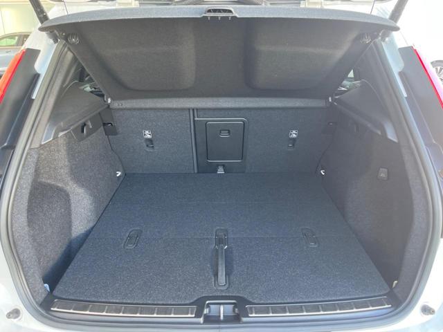 XC40 アルティメット B4 AWD 認定中古車 ワンオーナー harman/kardon Googleナビ 360°ビューカメラ 白革シート メモリー機能付きパワーシート シートヒーター 禁煙車 アダプティブクルーズコントロール(13枚目)