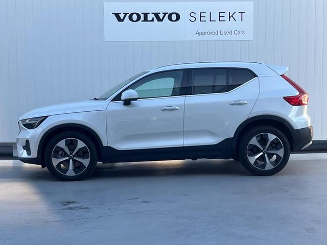 XC40 アルティメット B4 AWD 認定中古車 ワンオーナー harman/kardon Googleナビ 360°ビューカメラ 白革シート メモリー機能付きパワーシート シートヒーター 禁煙車 アダプティブクルーズコントロール(17枚目)