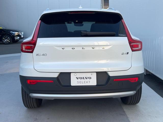 XC40 アルティメット B4 AWD 認定中古車 ワンオーナー harman/kardon Googleナビ 360°ビューカメラ 白革シート メモリー機能付きパワーシート シートヒーター 禁煙車 アダプティブクルーズコントロール(18枚目)