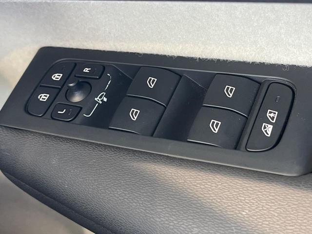 XC40 アルティメット B4 AWD 認定中古車 ワンオーナー harman/kardon Googleナビ 360°ビューカメラ 白革シート メモリー機能付きパワーシート シートヒーター 禁煙車 アダプティブクルーズコントロール(23枚目)