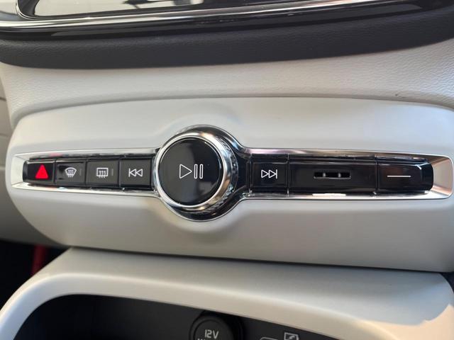 XC40 アルティメット B4 AWD 認定中古車 ワンオーナー harman/kardon Googleナビ 360°ビューカメラ 白革シート メモリー機能付きパワーシート シートヒーター 禁煙車 アダプティブクルーズコントロール(26枚目)