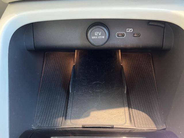 XC40 アルティメット B4 AWD 認定中古車 ワンオーナー harman/kardon Googleナビ 360°ビューカメラ 白革シート メモリー機能付きパワーシート シートヒーター 禁煙車 アダプティブクルーズコントロール(29枚目)