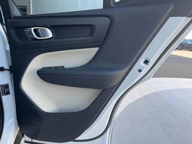 XC40 アルティメット B4 AWD 認定中古車 ワンオーナー harman/kardon Googleナビ 360°ビューカメラ 白革シート メモリー機能付きパワーシート シートヒーター 禁煙車 アダプティブクルーズコントロール(38枚目)