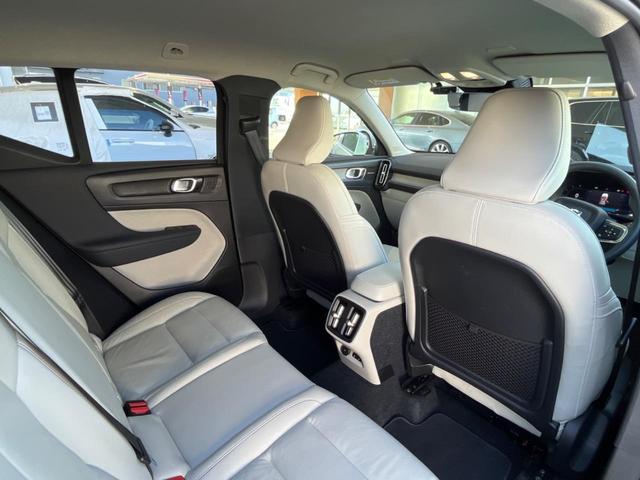 XC40 アルティメット B4 AWD 認定中古車 ワンオーナー harman/kardon Googleナビ 360°ビューカメラ 白革シート メモリー機能付きパワーシート シートヒーター 禁煙車 アダプティブクルーズコントロール(39枚目)