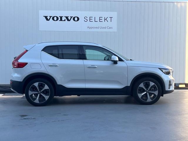 XC40 アルティメット B4 AWD 認定中古車 ワンオーナー harman/kardon Googleナビ 360°ビューカメラ 白革シート メモリー機能付きパワーシート シートヒーター 禁煙車 アダプティブクルーズコントロール(52枚目)