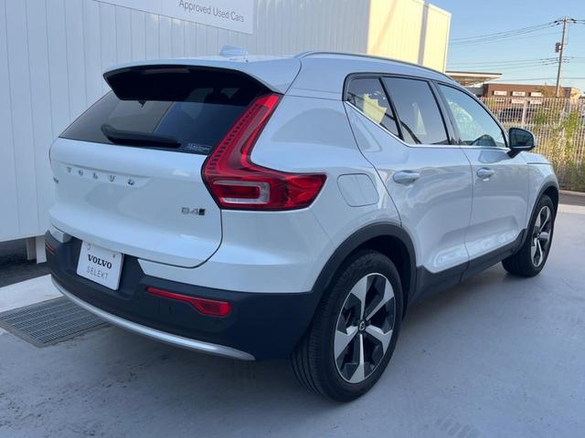 XC40 アルティメット B4 AWD 認定中古車 ワンオーナー harman/kardon Googleナビ 360°ビューカメラ 白革シート メモリー機能付きパワーシート シートヒーター 禁煙車 アダプティブクルーズコントロール(54枚目)