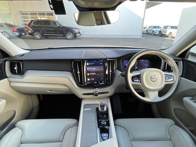 XC60 アルティメット B5 AWD 認定中古車 パノラマガラスサンルーフ ワンオーナー harman/kardon Googleナビ 360°ビュー 白革シート メモリー機能付きパワーシート シートヒーター ベンチレーション 禁煙車(2枚目)